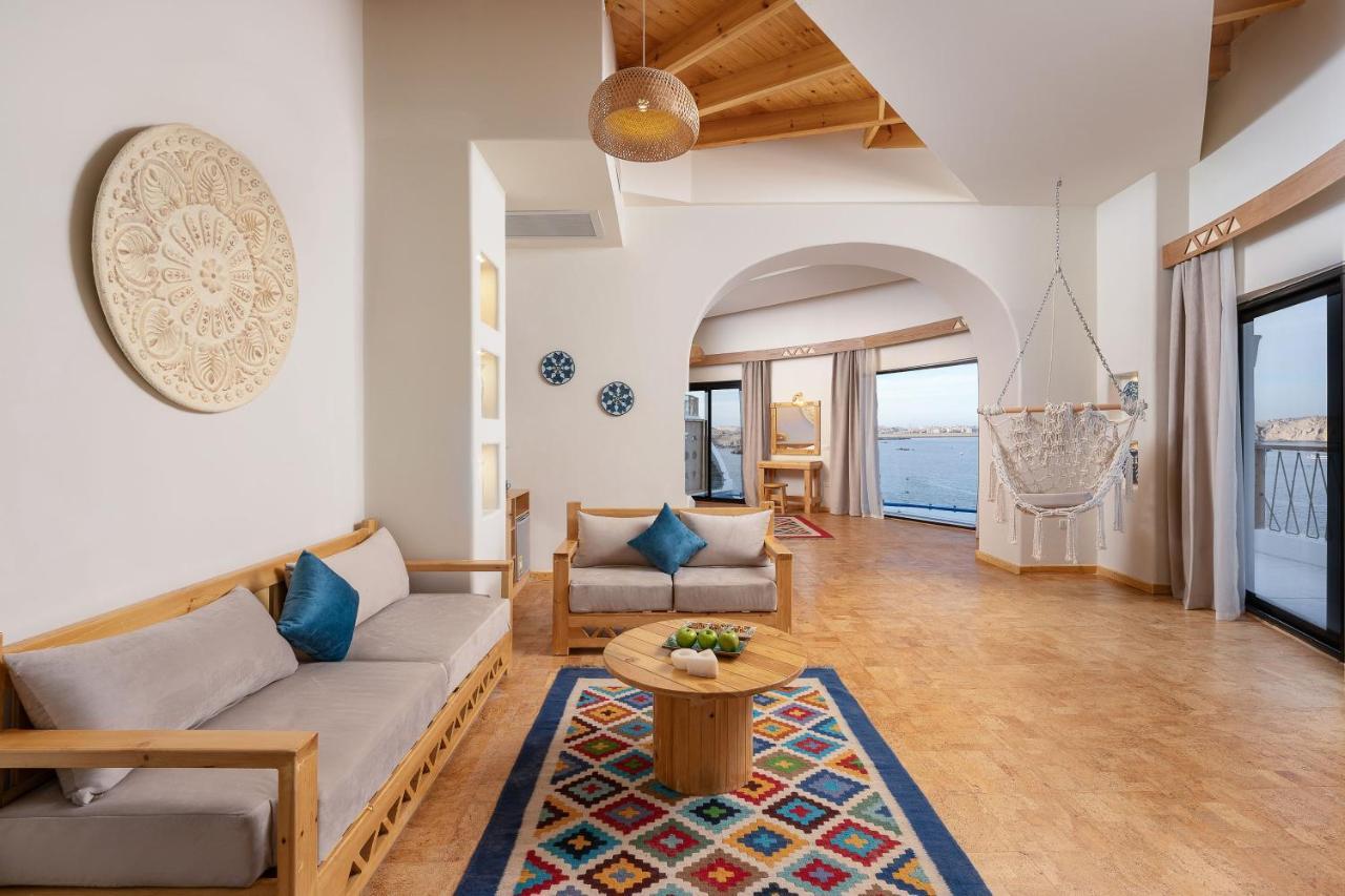 Benben By Dhara Hotels - Adults Only Asuán Exteriér fotografie The interior of a suite at the resort