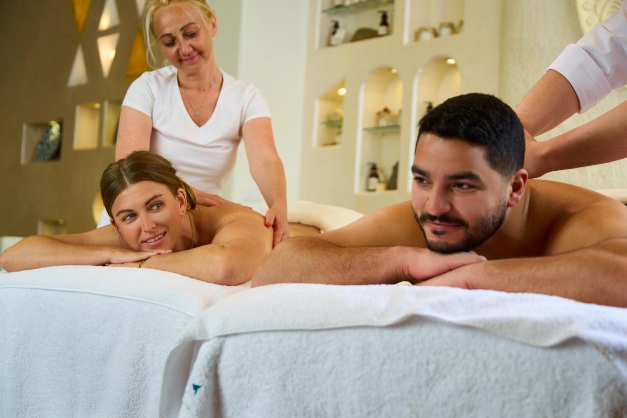 Benben By Dhara Hotels - Adults Only Asuán Exteriér fotografie Massage therapists working on a couple
