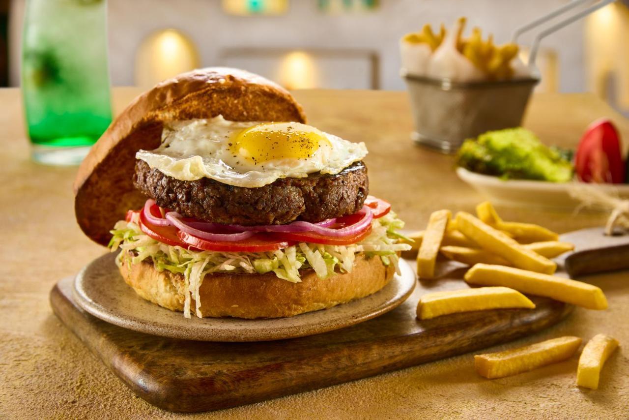 Benben By Dhara Hotels - Adults Only Asuán Exteriér fotografie Egg and Cheese Burger